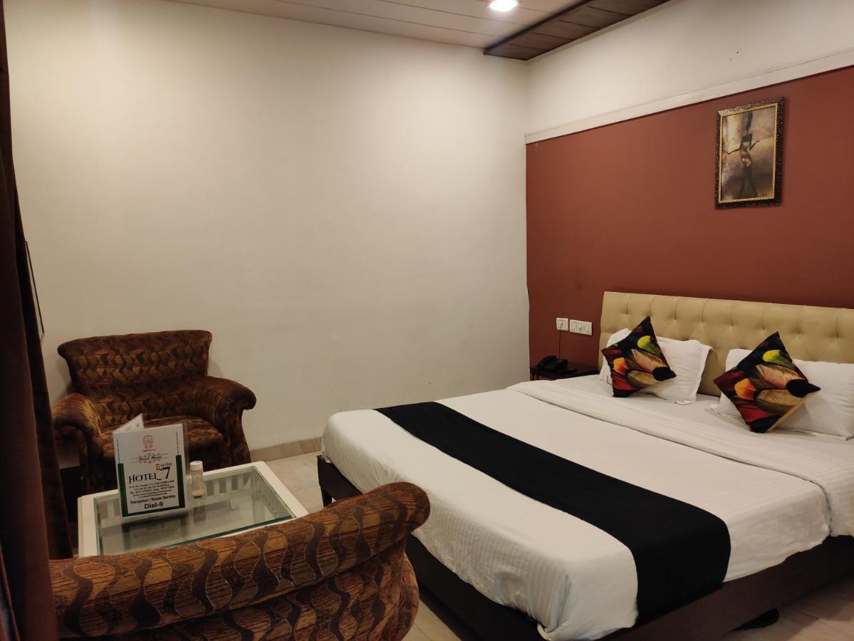 Hotel Seven- Center Of City Chandīgarh Eksteriør bilde